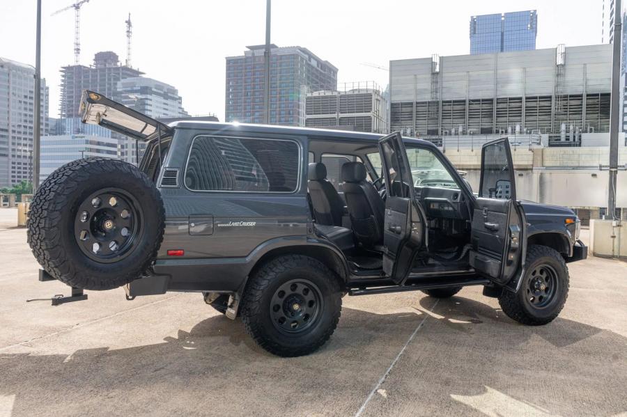  Toyota Land Cruiser (FJ62) 1988 года  (фото 18 из 164)